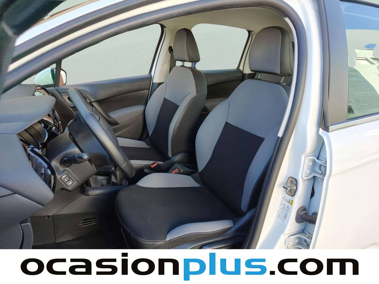 Foto asientos delanteros Citroën C3 Citroën C3 PureTech 82 Tonic (82 CV)