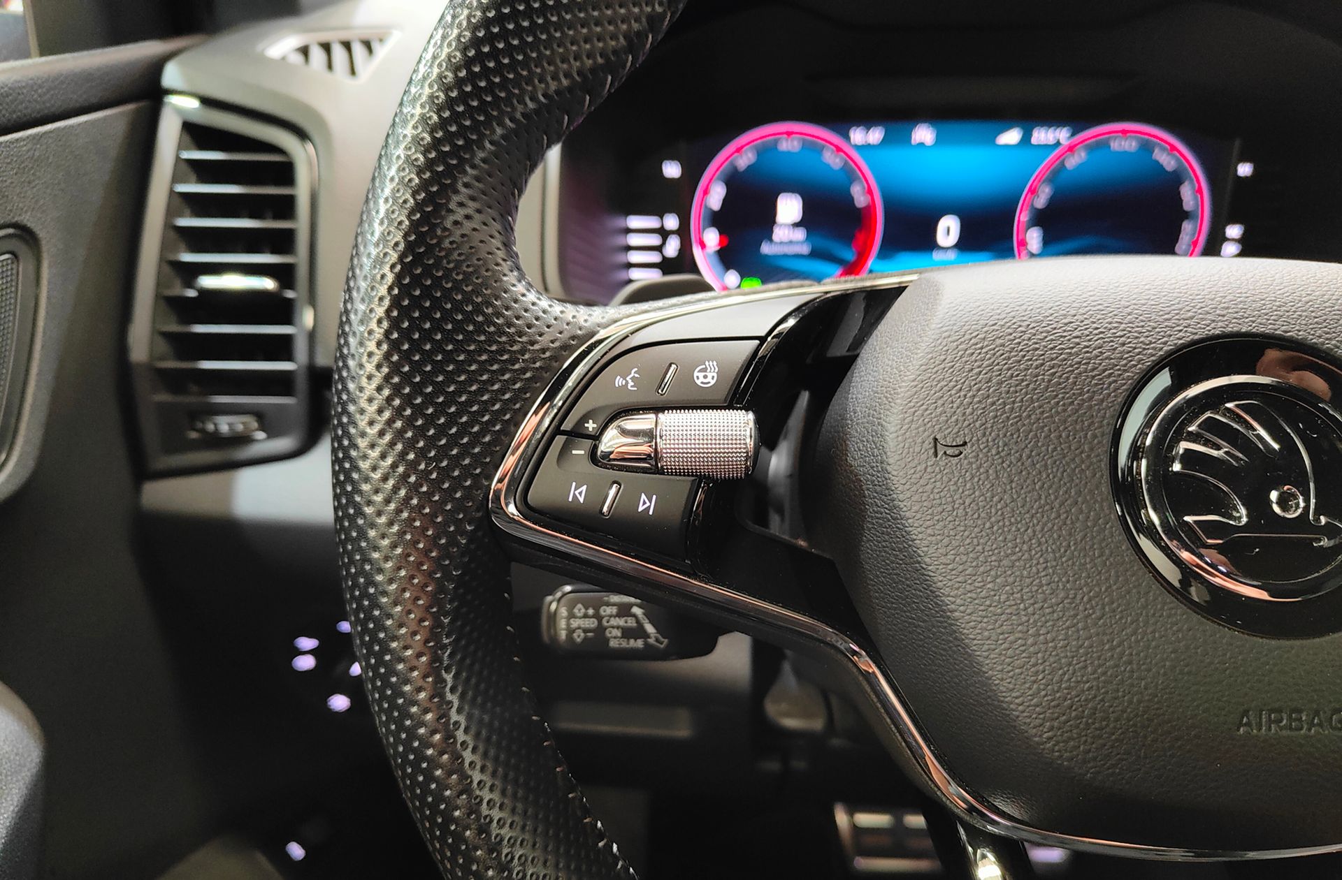 Škoda Karoq 1.5 TSI ACT Sportline DSG - foto 27