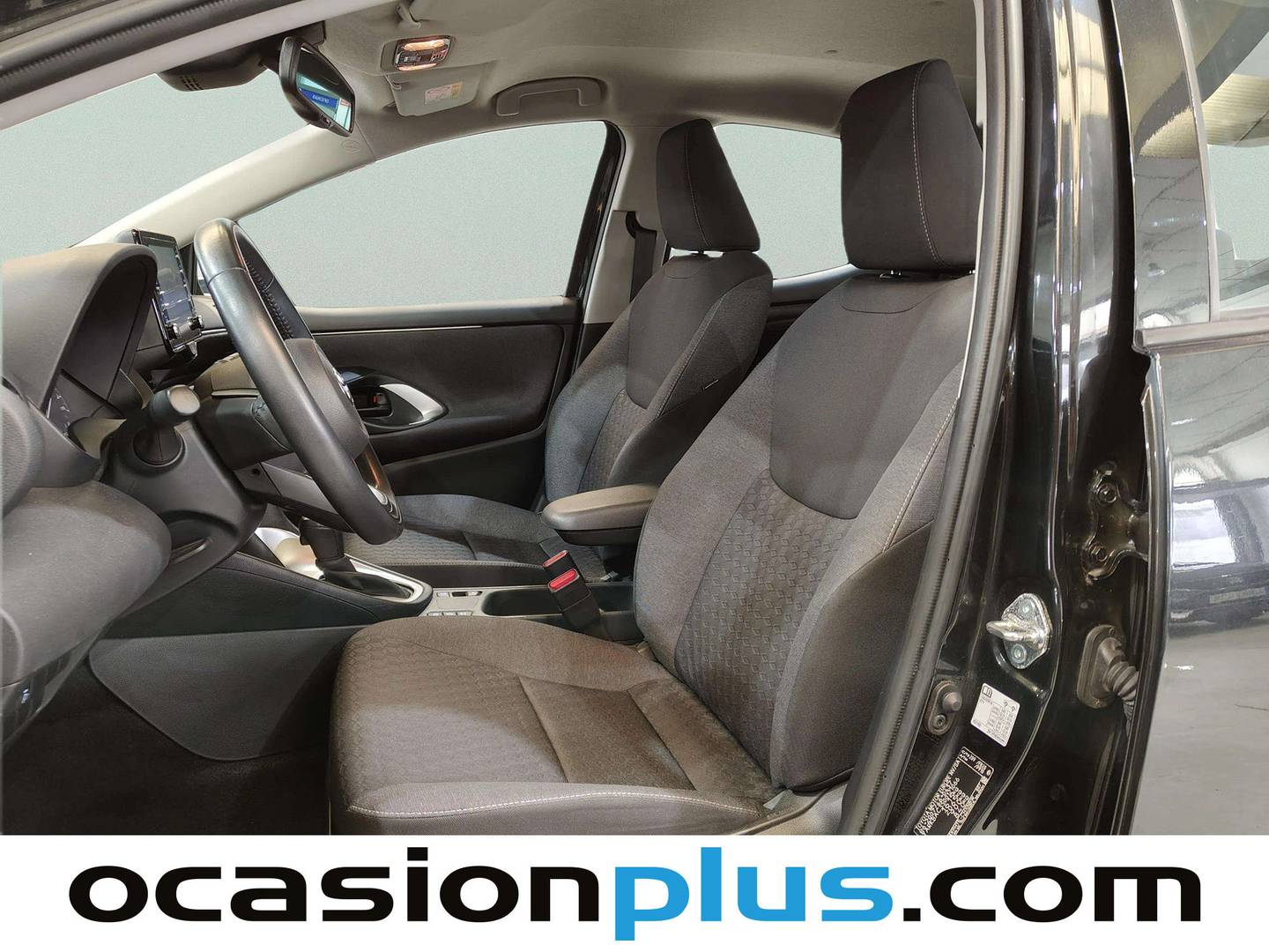 Foto asientos delanteros Toyota Yaris Toyota Yaris 120H Active Tech (116 CV)
