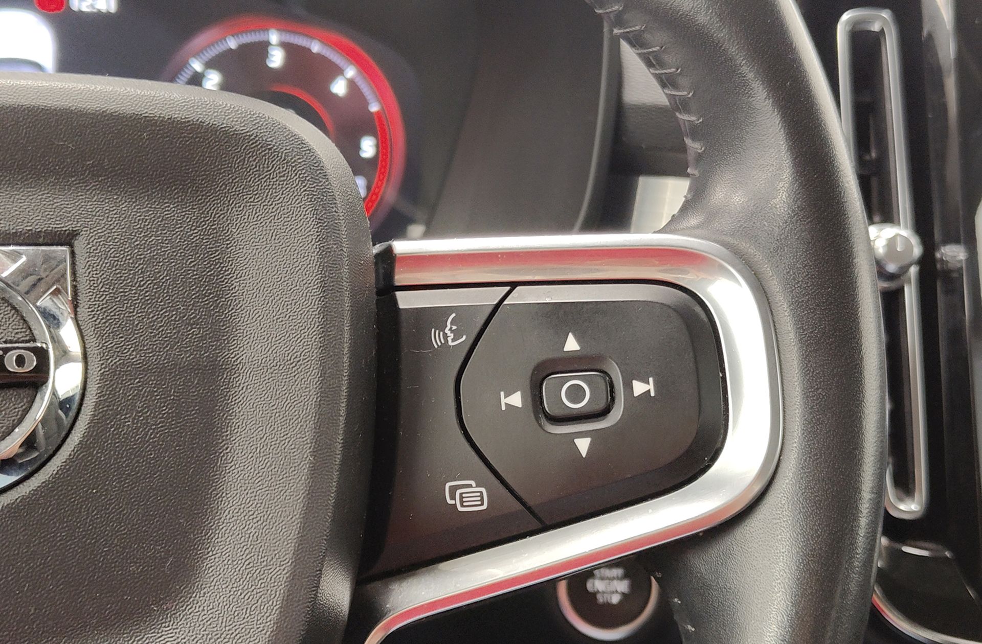 Volvo XC40 D3 Momentum - foto 27
