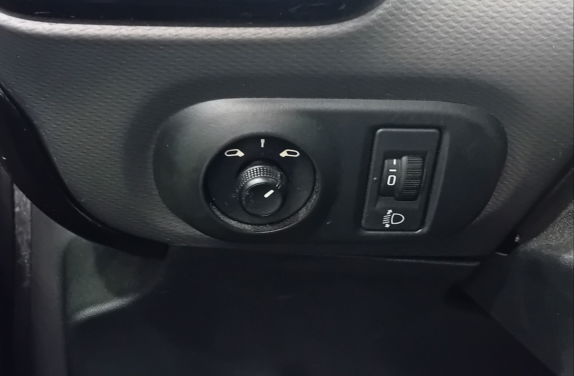 Citroën C4 Cactus BlueHDi 100 Feel Edition ETG6 - foto 17