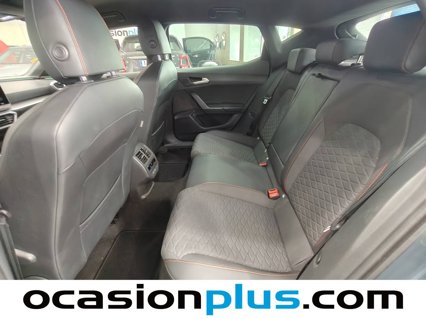 Foto asientos traseros Seat León Seat León 1.5 TSI S&S FR 25 Aniversario (116 CV)