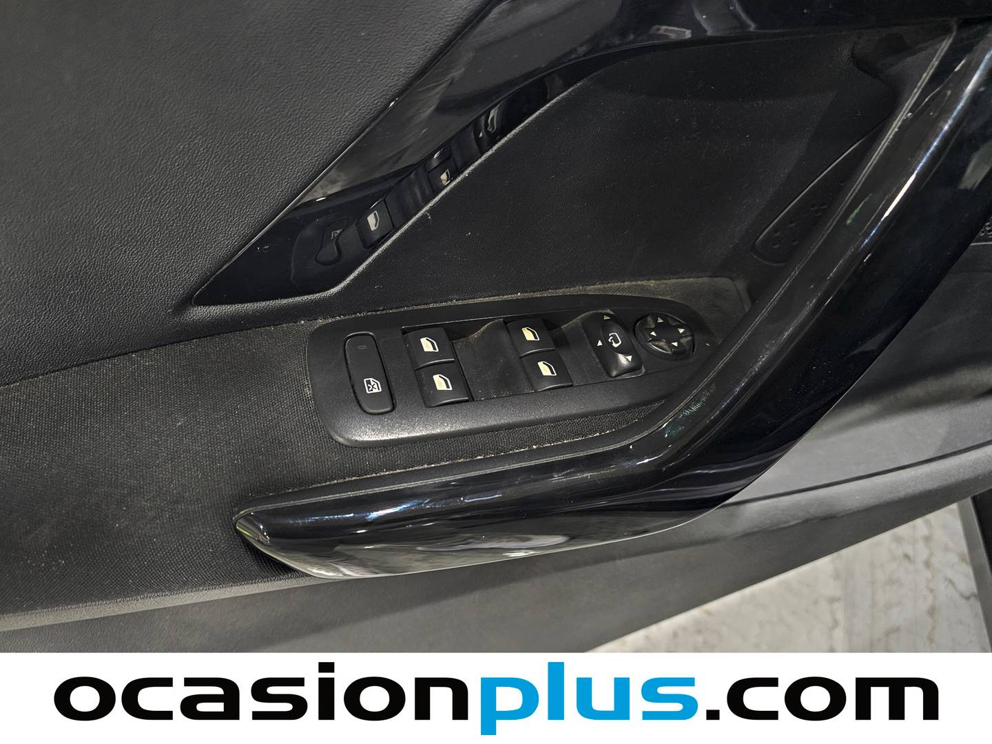 Peugeot 2008 Peugeot 2008 PureTech Signature (82 CV) gasolina