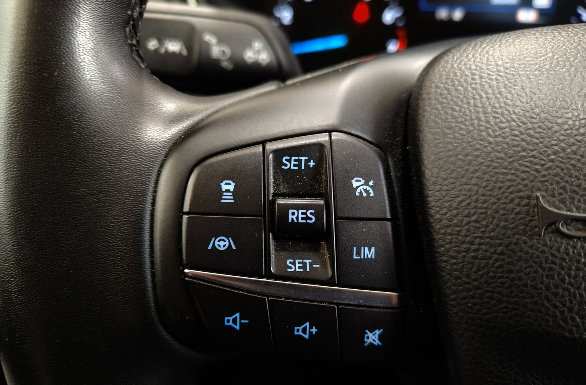 Ford Focus 1.0 EcoBoost MHEV Active - foto 23