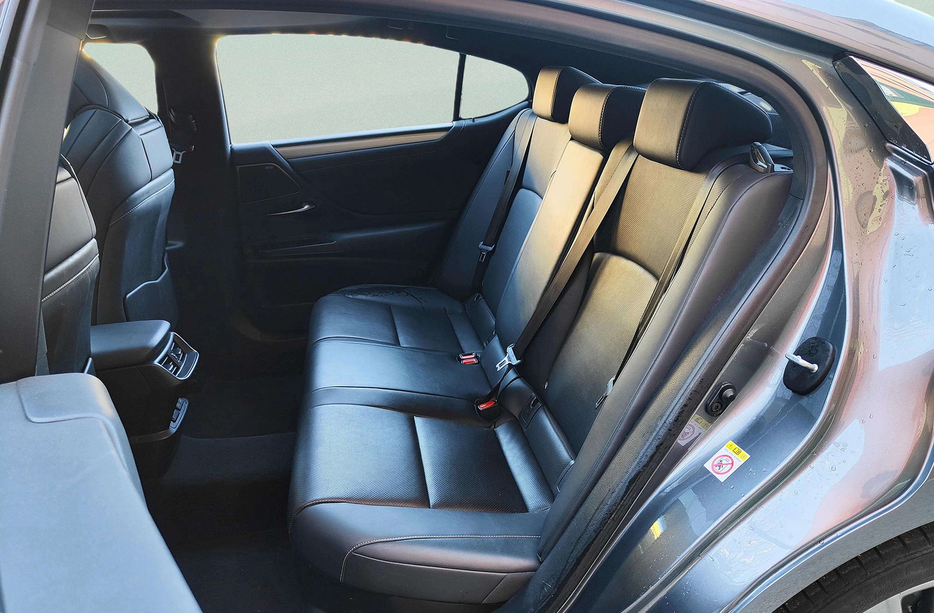 Lexus ES 300h F Sport - foto 13