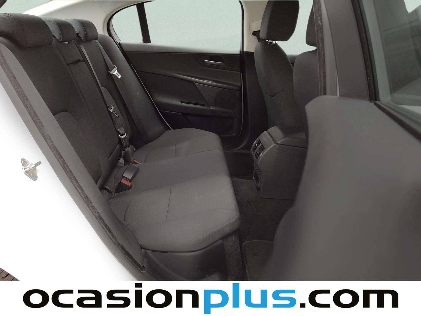 Foto asientos traseros Jaguar XE Jaguar XE 2.0 Diesel XE-Pure RWD (180 CV)