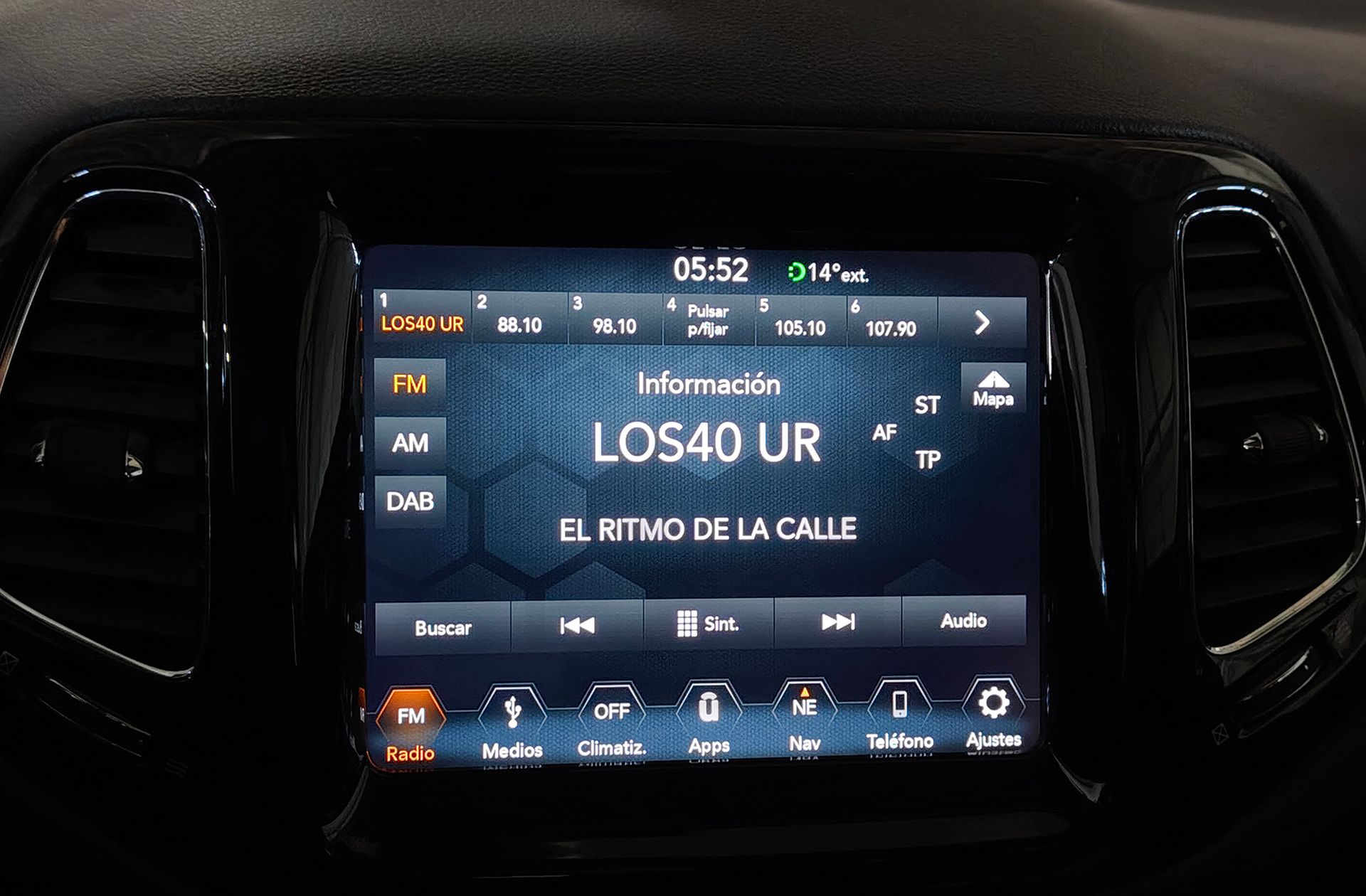 Jeep Compass 1.4 MultiAir Night Eagle 4x2 - foto 33