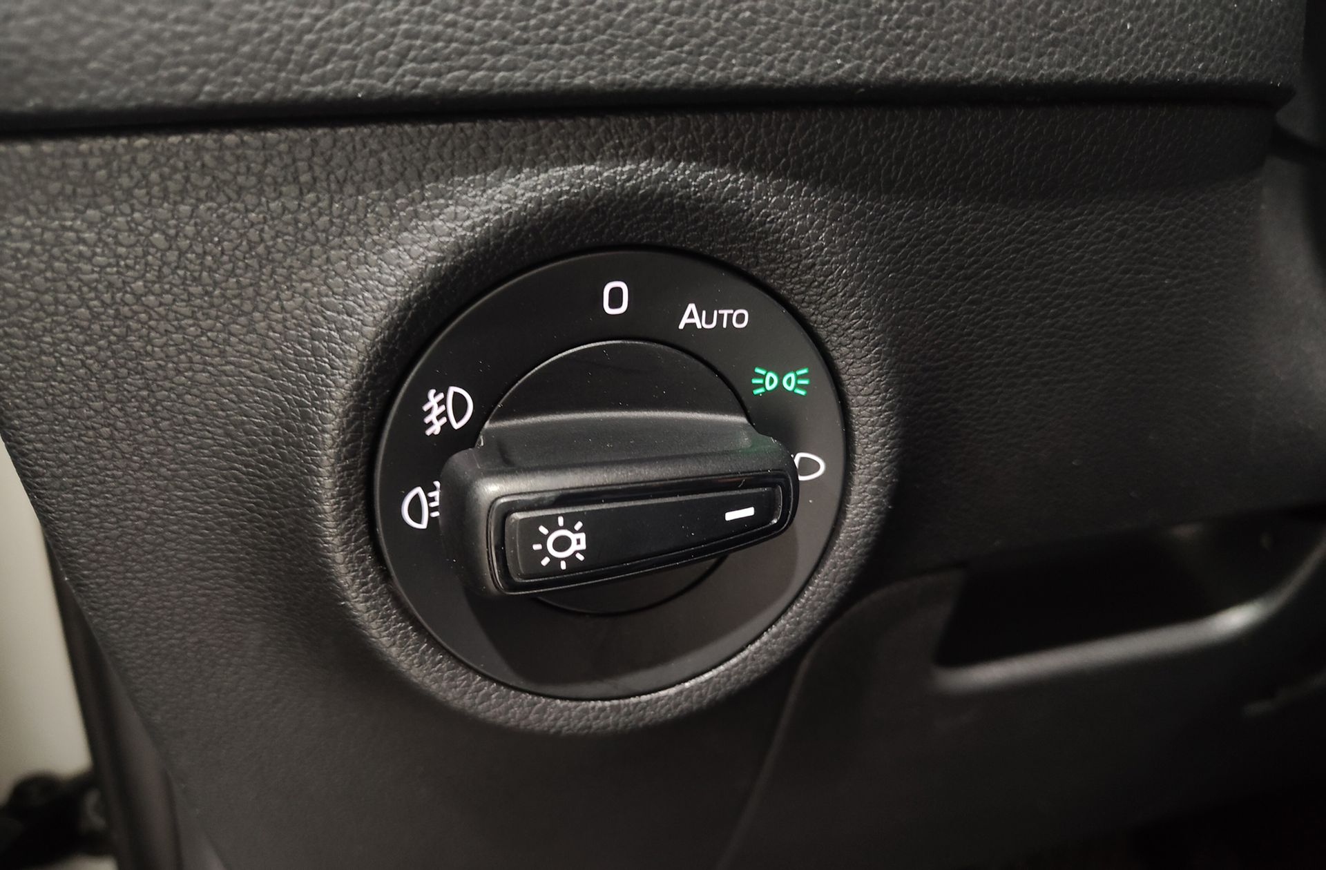 Škoda Karoq 2.0 TDI Ambition 4x4 DSG - foto 33