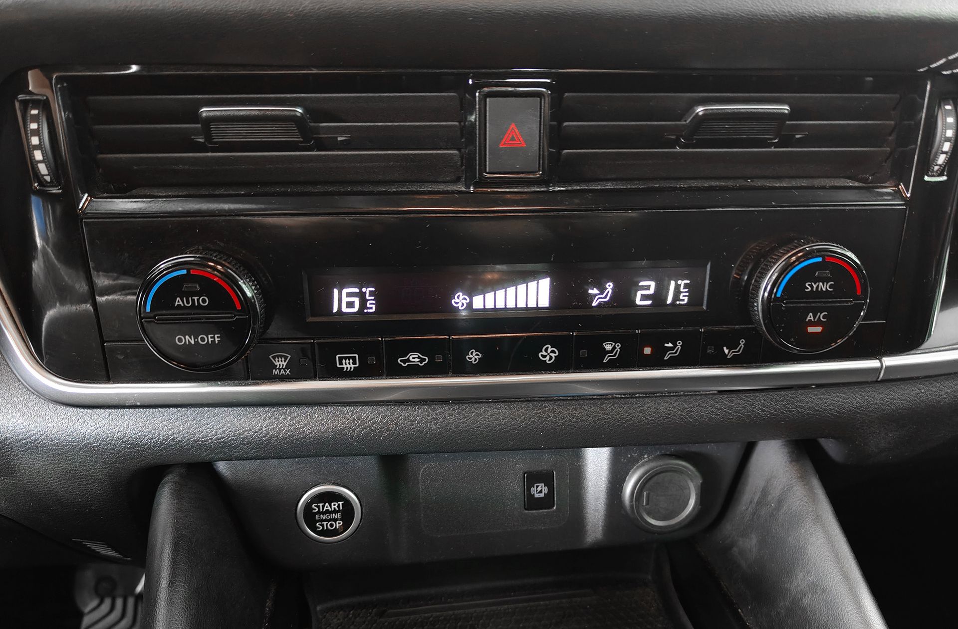 Nissan Qashqai DIG-T 140 N-Connecta - foto 32