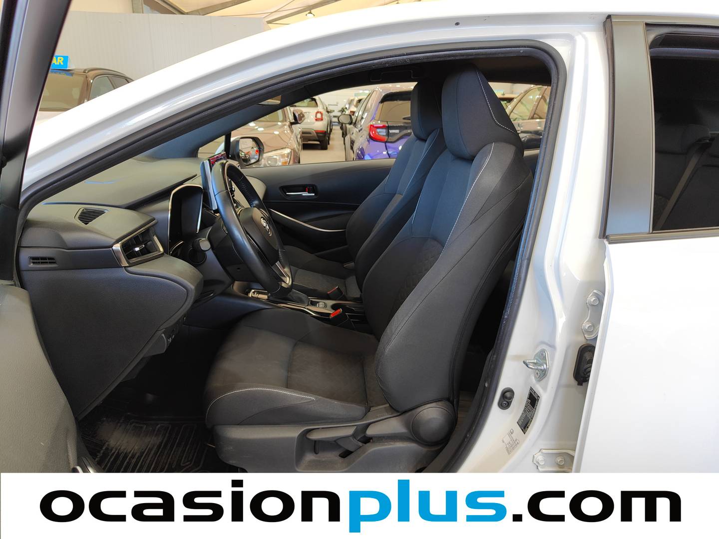 Foto asientos delanteros Toyota Corolla Toyota Corolla 1.8 125 Híbrido Active Tech E-CVT (122 CV)