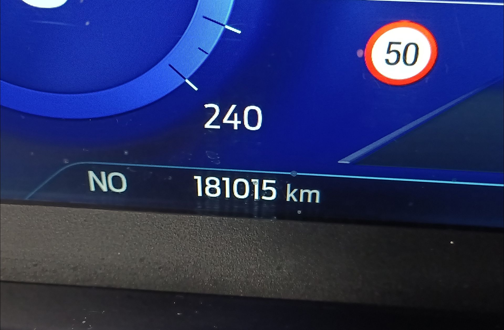 Ford Kuga 2.0 EcoBlue MHEV Titanium - foto 10