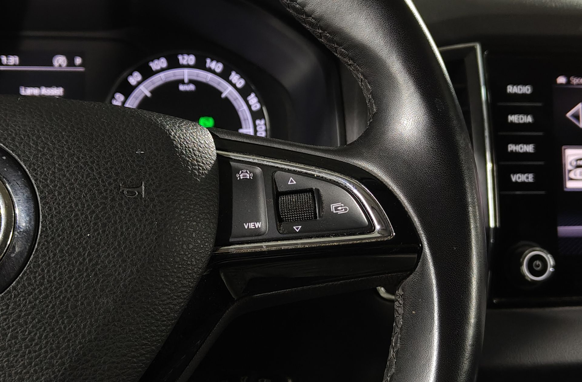 Škoda Karoq 2.0 TDI Ambition 4x4 DSG - foto 22