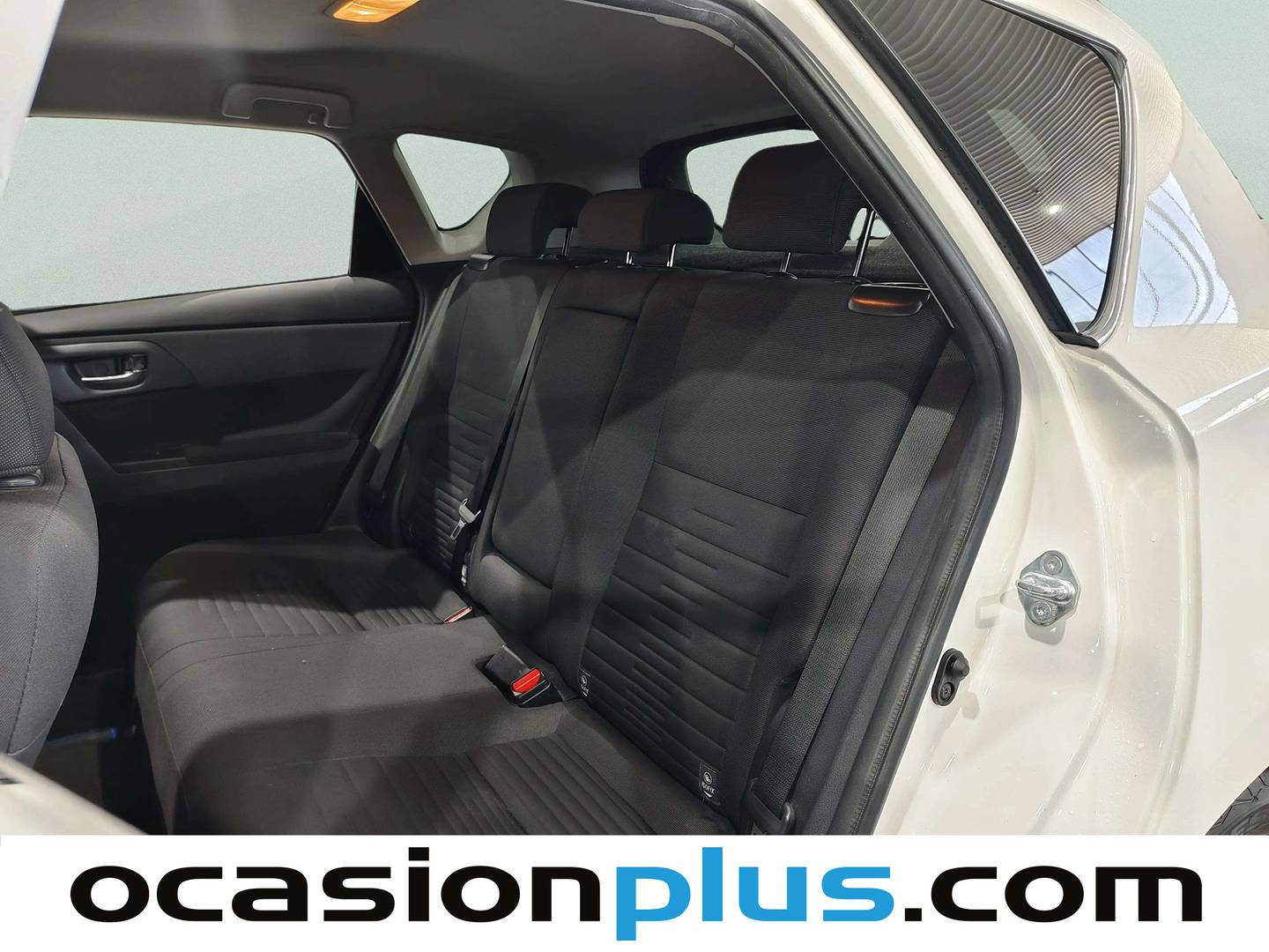 Foto asientos traseros Toyota Auris Toyota Auris 1.8 140H Hybrid Feel! (136 CV)