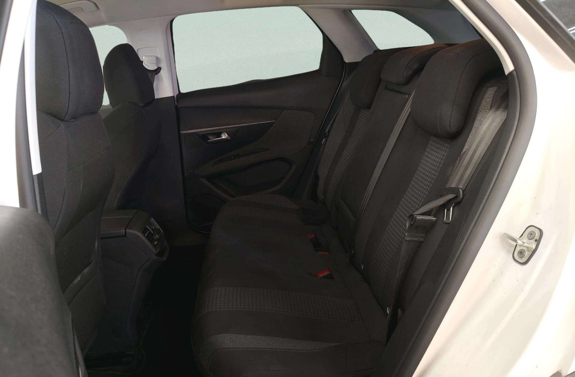 Peugeot 3008 BlueHDi 130 Active - foto 12