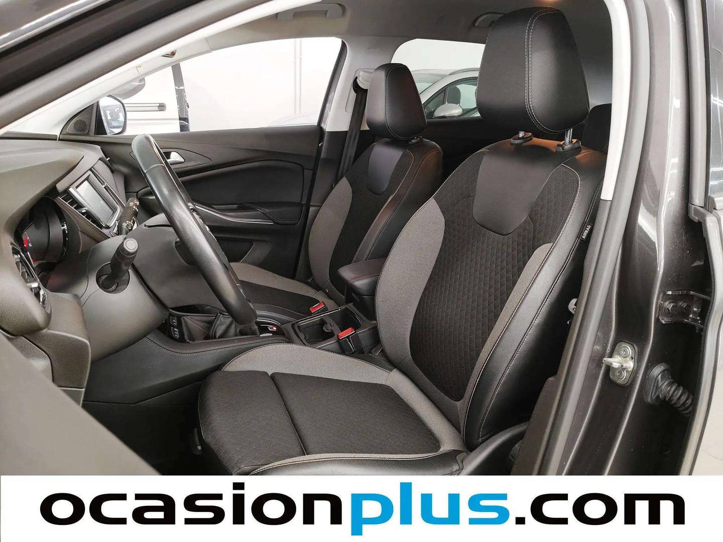 Foto asientos delanteros Opel Grandland X Opel Grandland X 1.5 CDTi S&S 120 Aniversario (130 CV)