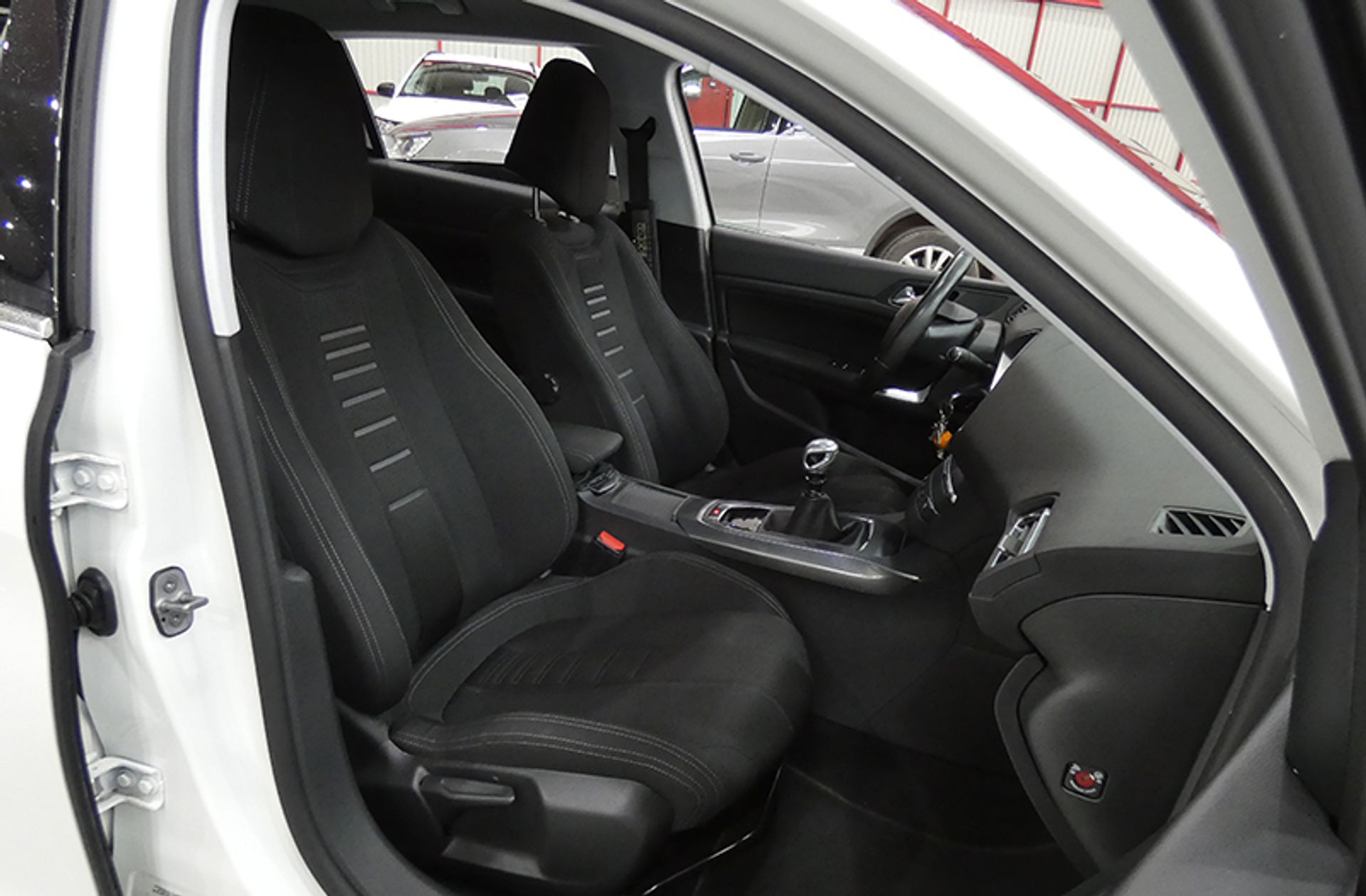 Peugeot 308 1.6 THP Allure - foto 18
