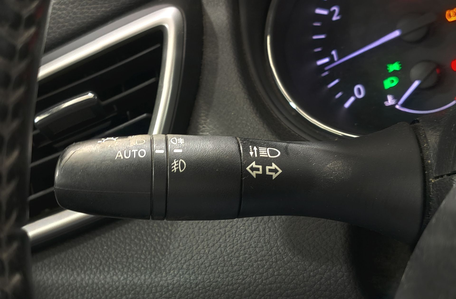 Nissan Qashqai DIG-T 115 N-Connecta 4x2 - foto 23