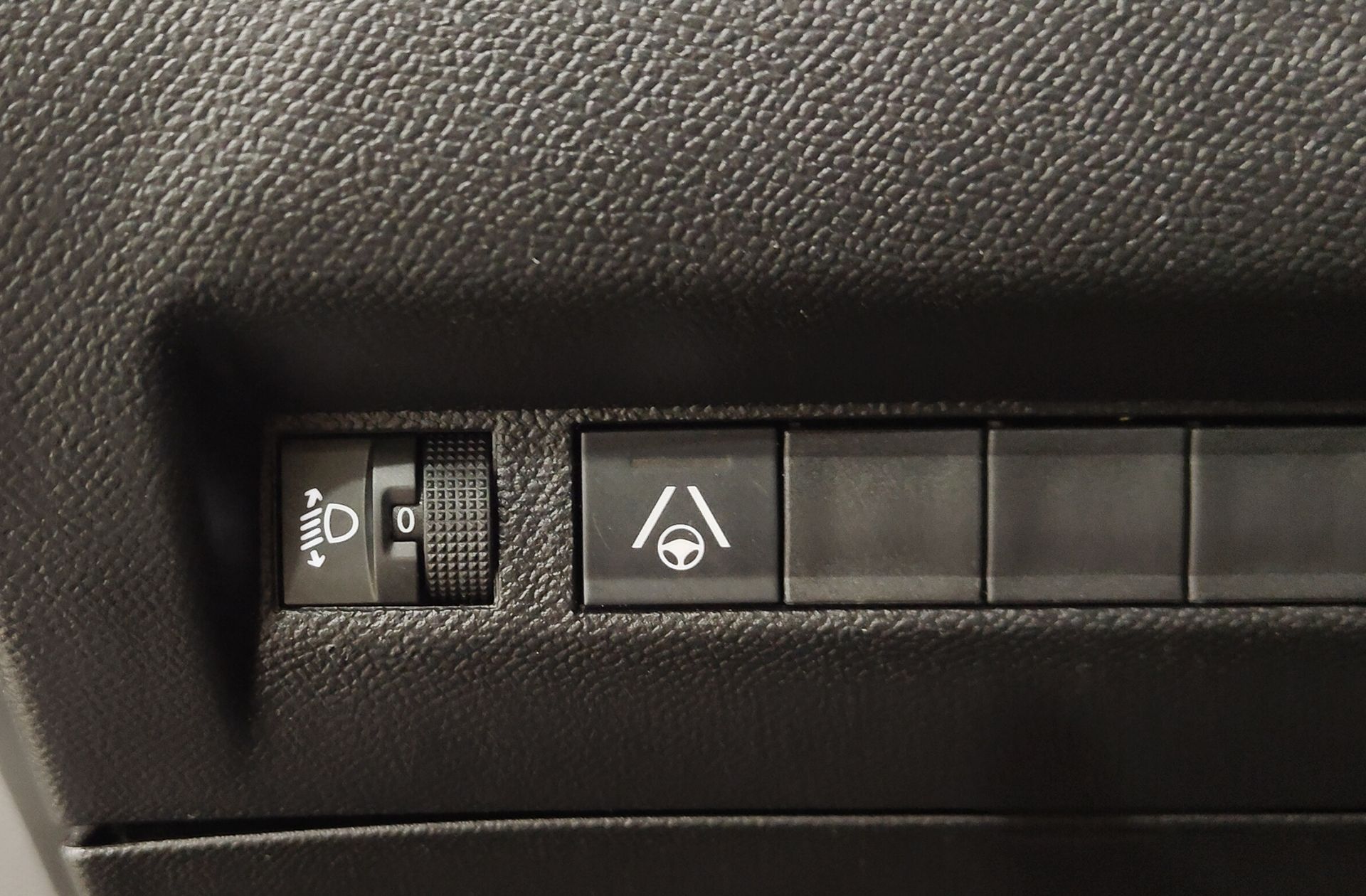 Peugeot 2008 Allure Hybrid eDCS6 - foto 22
