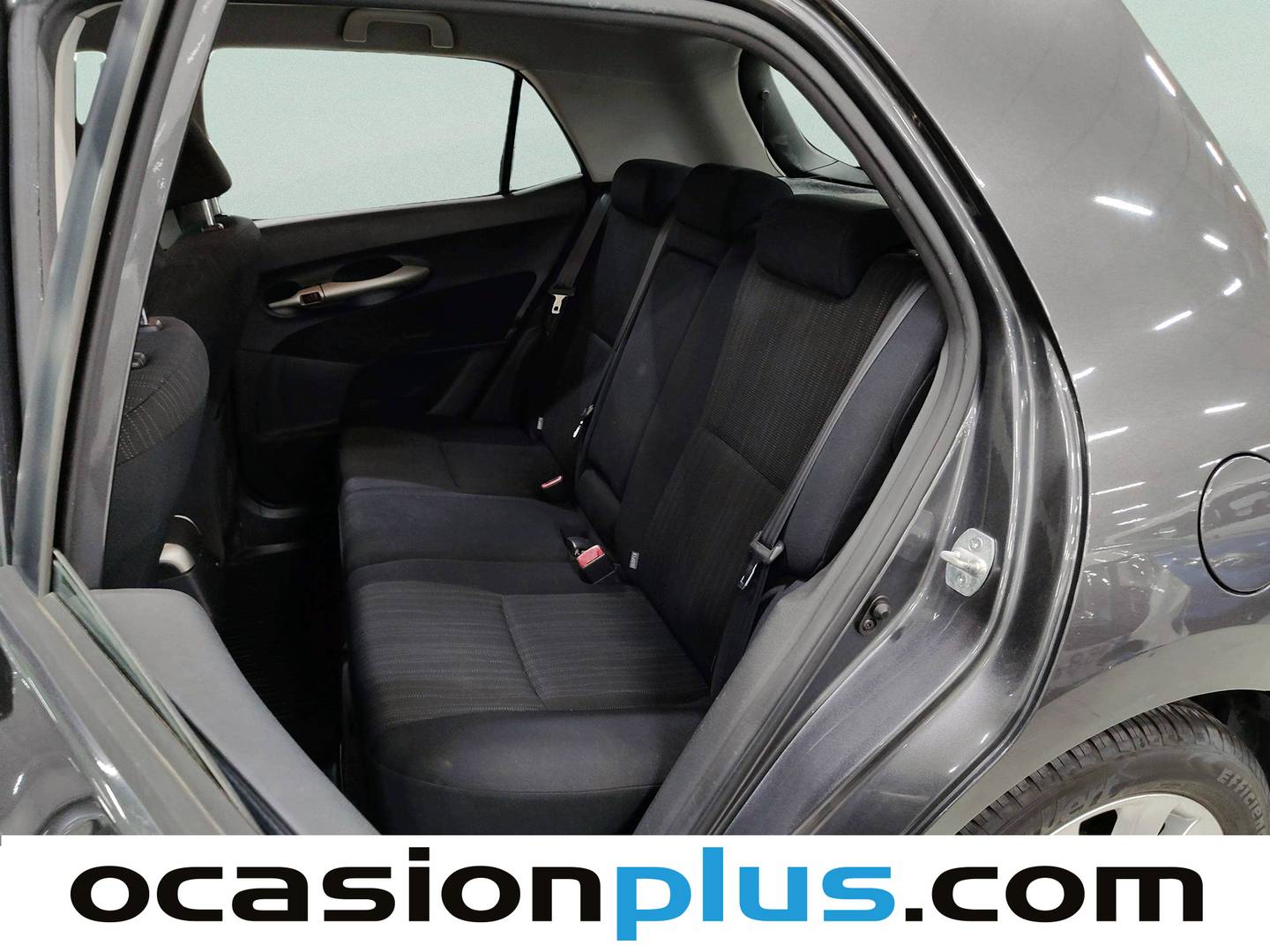 Foto asientos traseros Toyota Auris Toyota Auris 1.6 VVT-I Dual Sol M/M (124 CV)