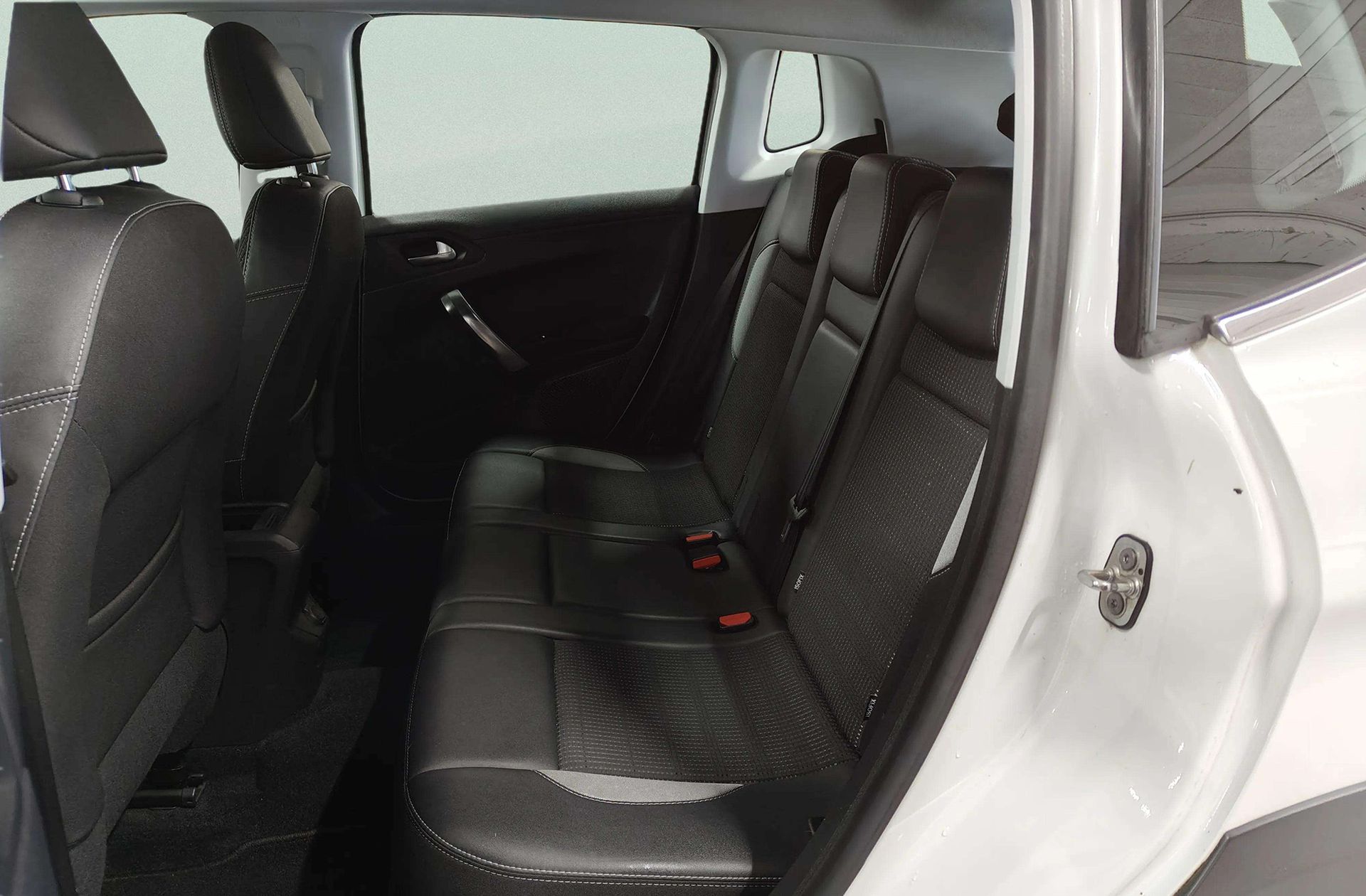 Peugeot 2008 BlueHDi 120 Allure - foto 13