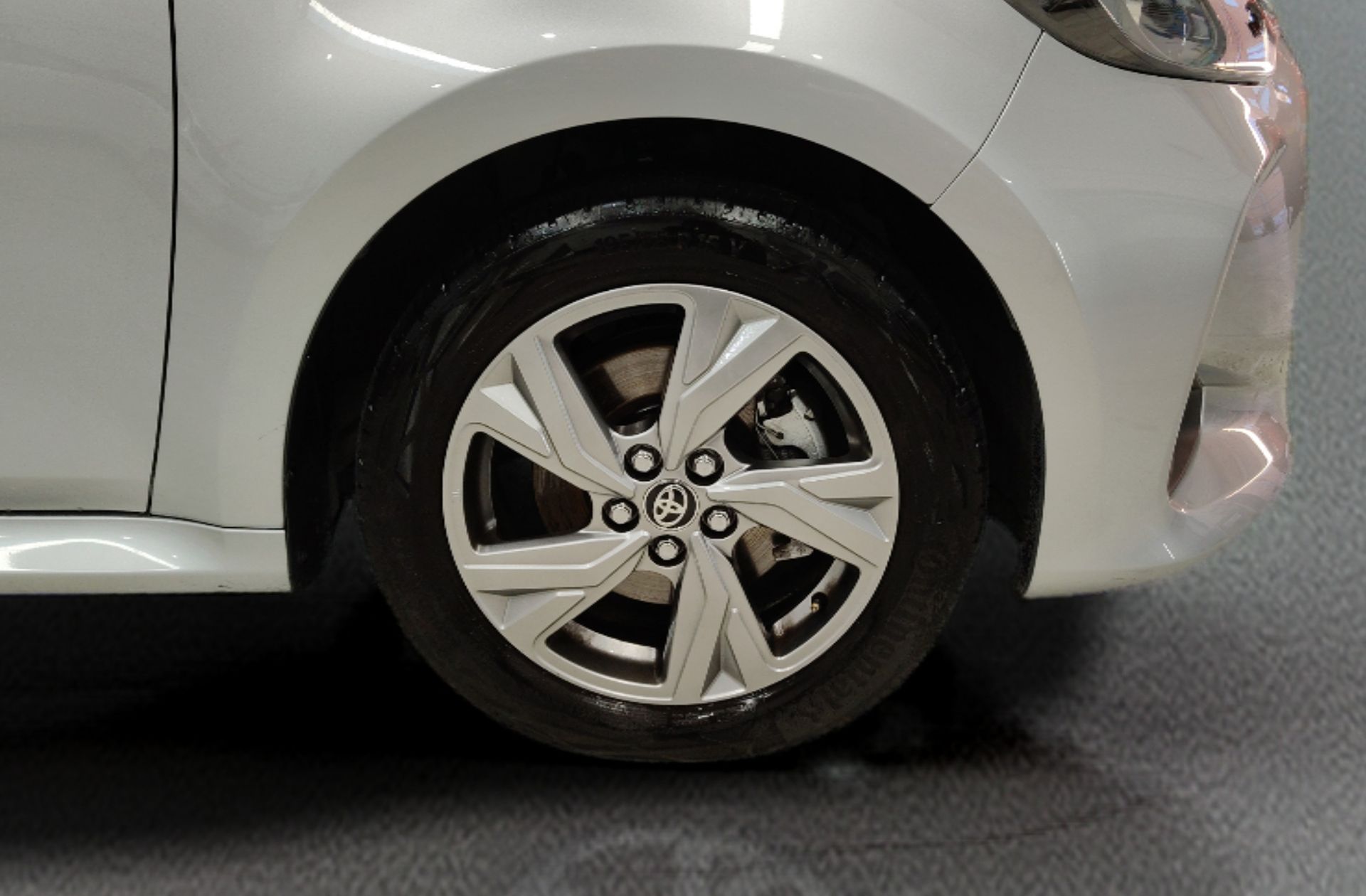 Toyota Yaris 120H Active Plus - foto 33