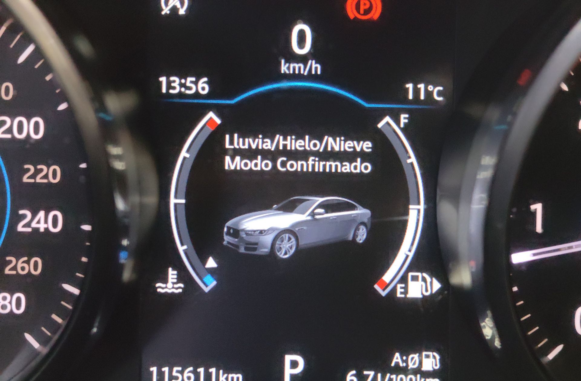 Jaguar XE 2.0 Diesel Pure RWD - foto 30
