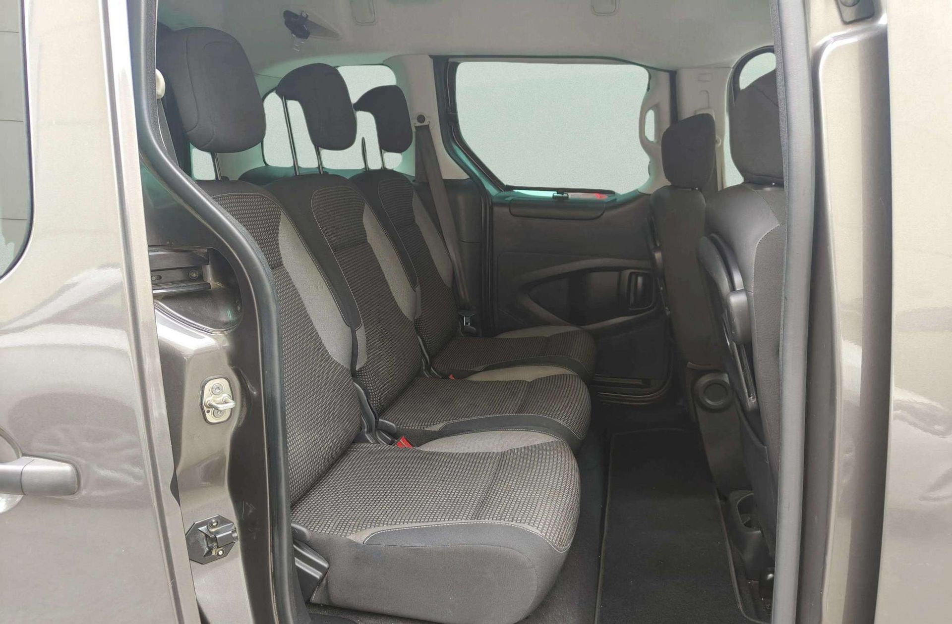Peugeot Partner Tepee Combi 1.2 PureTech Adventure Edition - foto 17