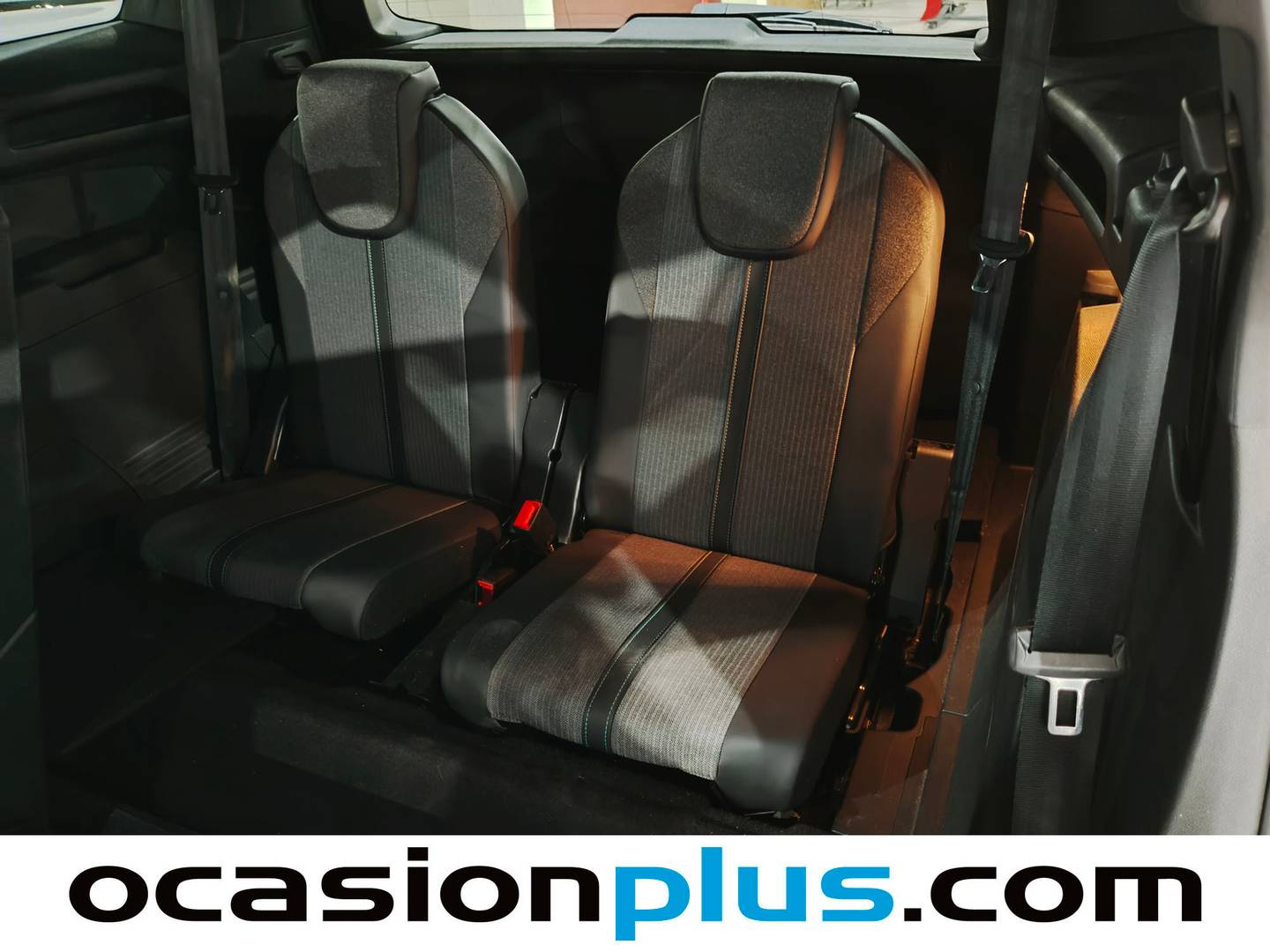 Foto asientos delanteros Peugeot 5008 Hybrid Peugeot 5008 Hybrid 1.2 Allure Pack eDCS6 (136 CV) 7 Plazas
