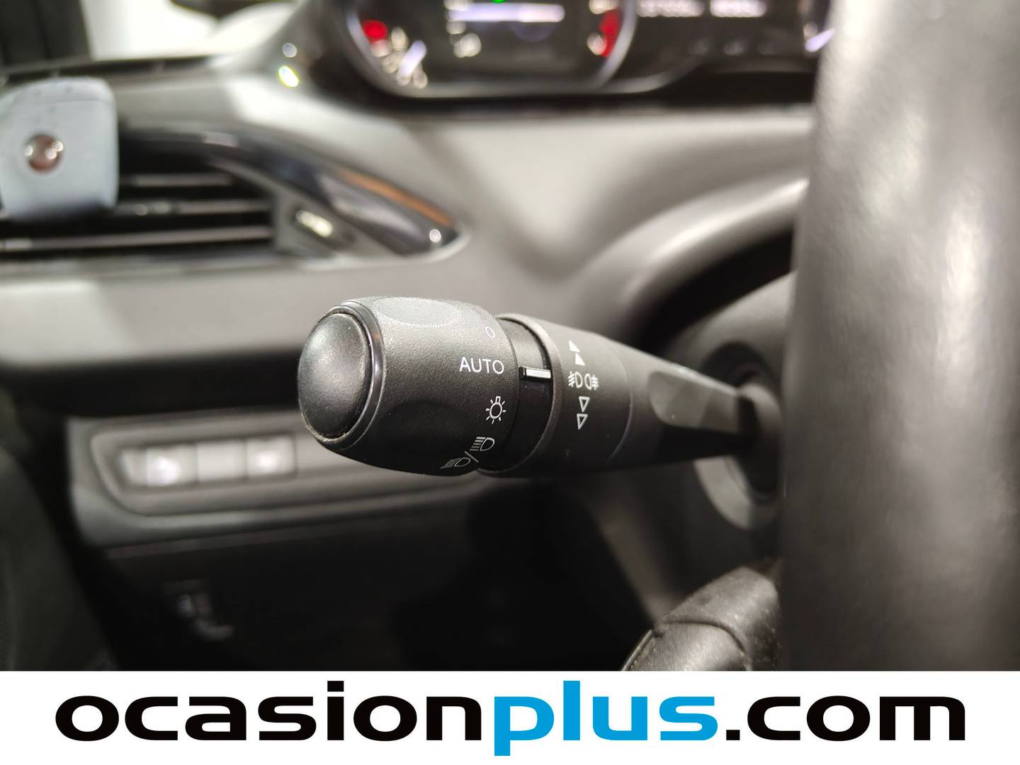 Peugeot 208 Peugeot 208 PureTech Signature (82 CV) gasolina