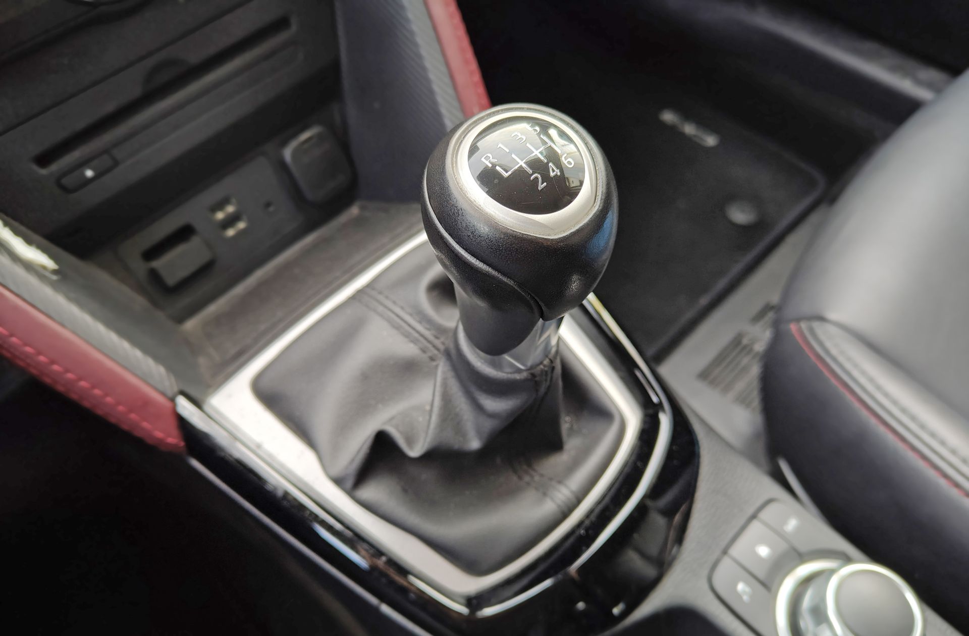 Mazda CX-3 2.0 Skyactiv GE Luxury 2WD - foto 5