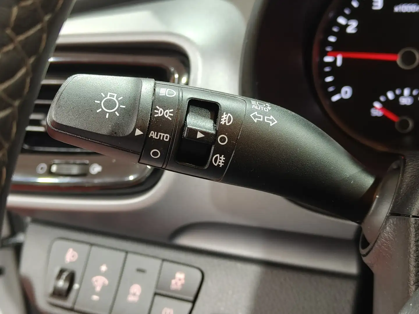 Foto KIA Stonic Kia Stonic 1.0 T-GDi MHEV Drive DCT (120 CV)