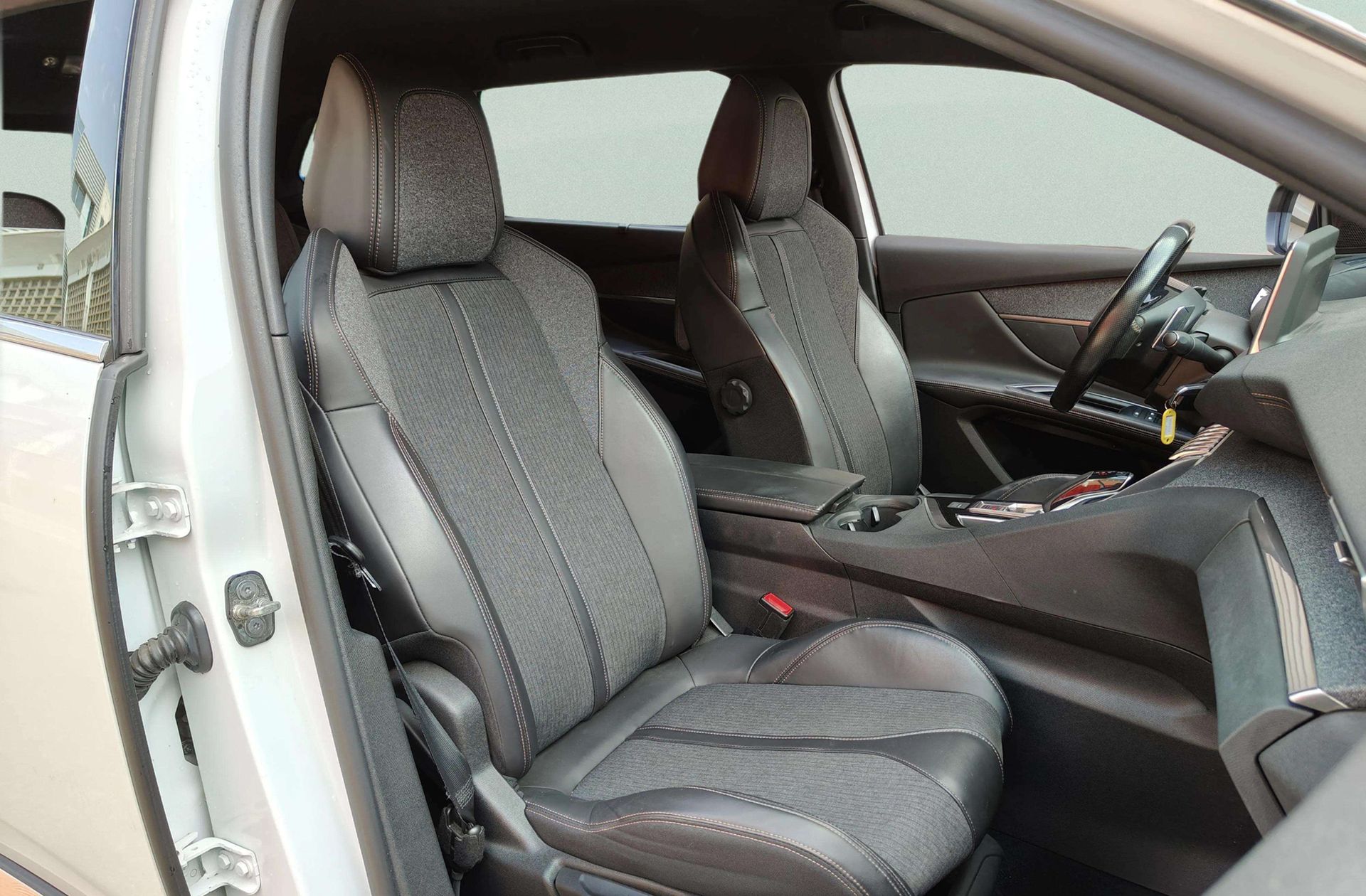 Peugeot 5008 BlueHDi 180 GT EAT8 7 plazas - foto 21