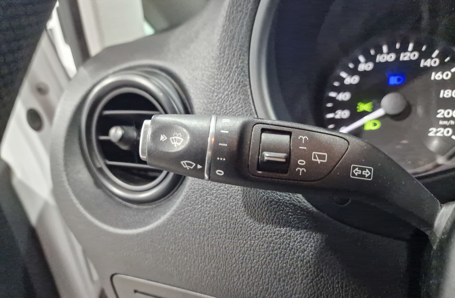 Mercedes-Benz Vito Mixto 111 CDI Larga - foto 23