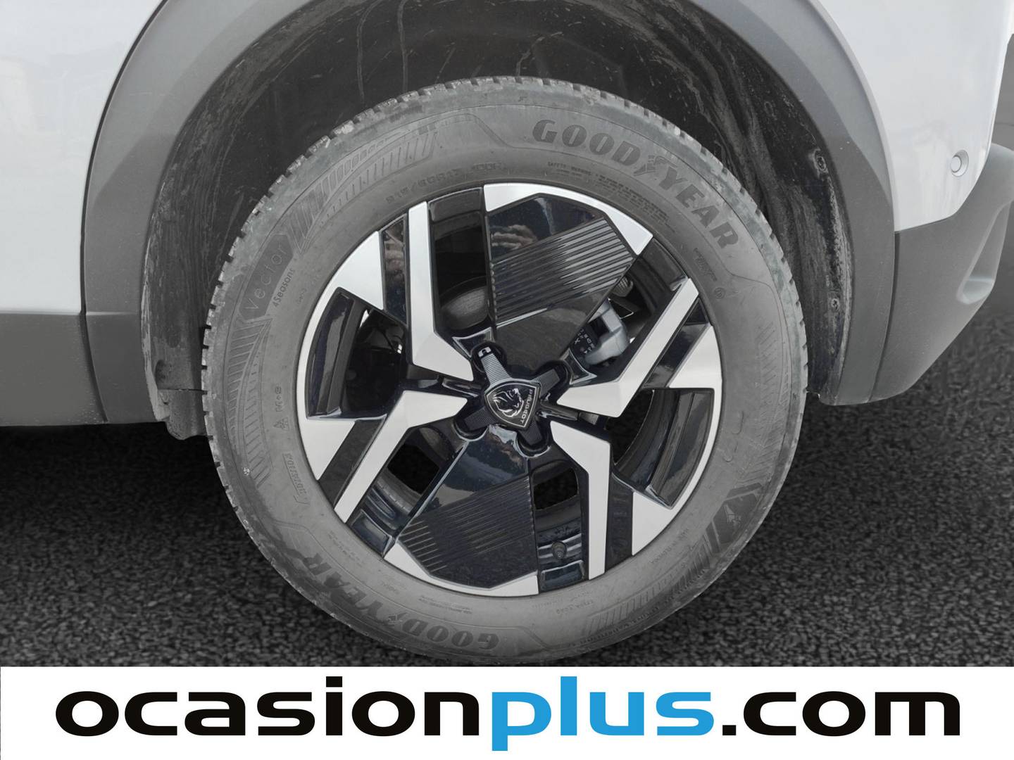 Foto Peugeot 2008 Peugeot 2008 Allure Hybrid eDCS6 (136 CV)