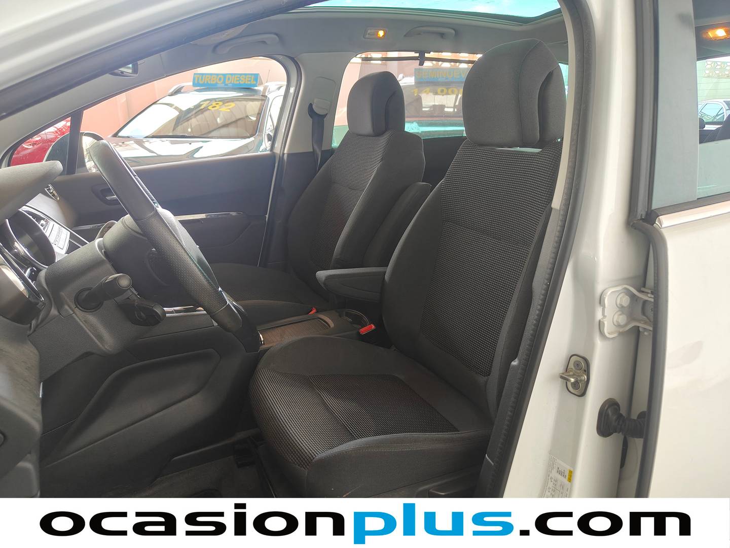 Foto asientos traseros Peugeot 5008 Peugeot 5008 1.6 BlueHDi Allure (120 CV)  7 Plazas