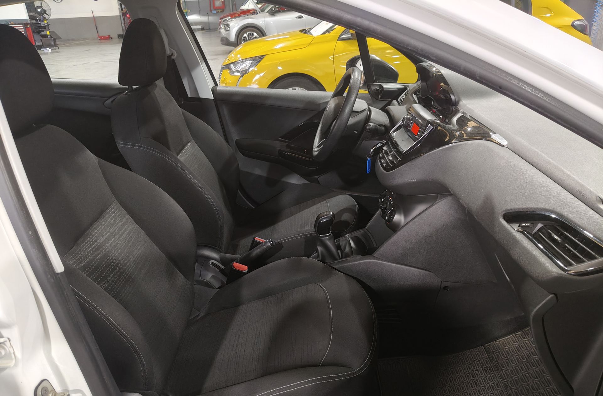 Peugeot 208 1.4 HDi Business Line - foto 14