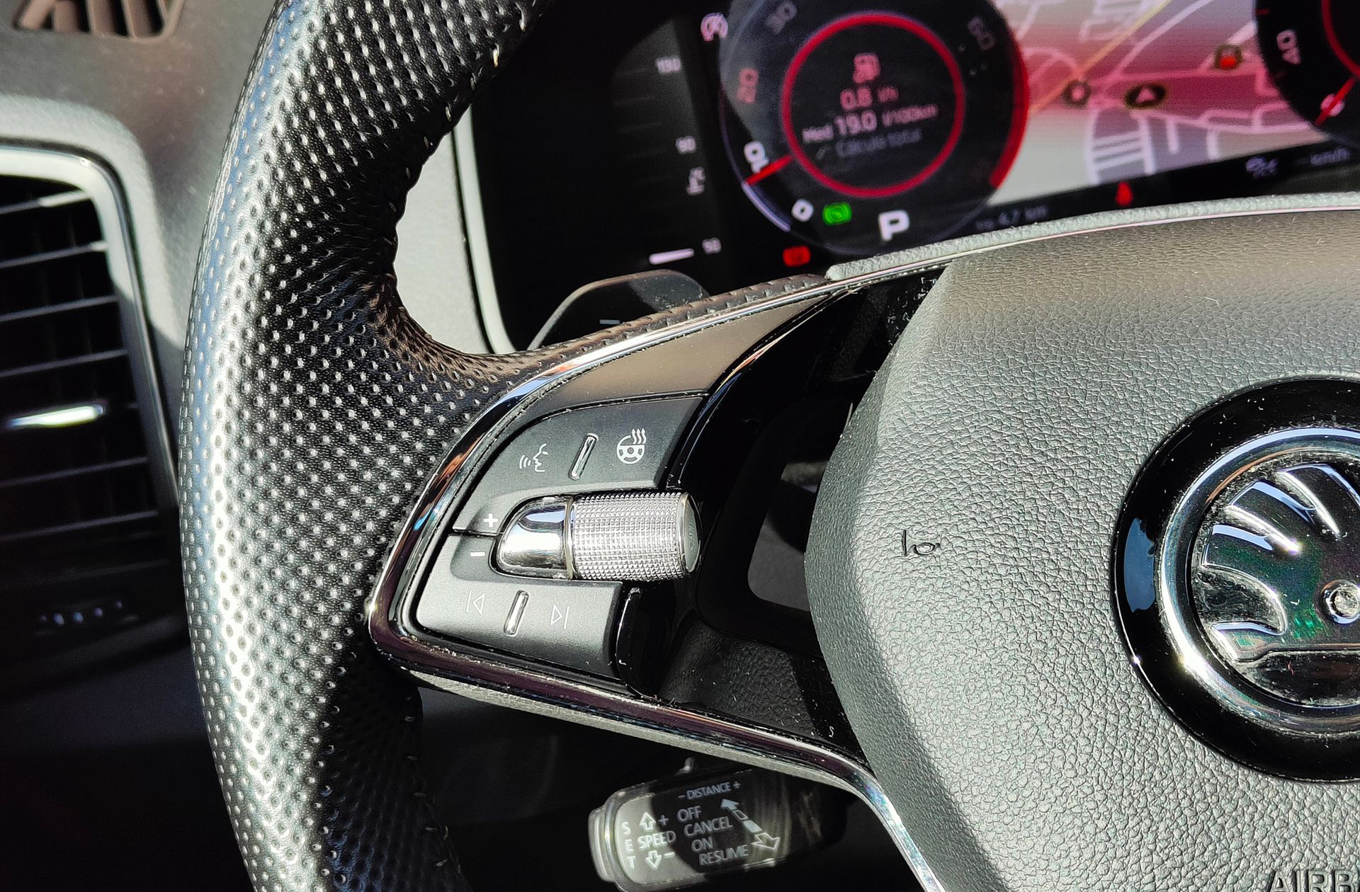 Škoda Karoq 1.5 TSI ACT Sportline DSG - foto 32