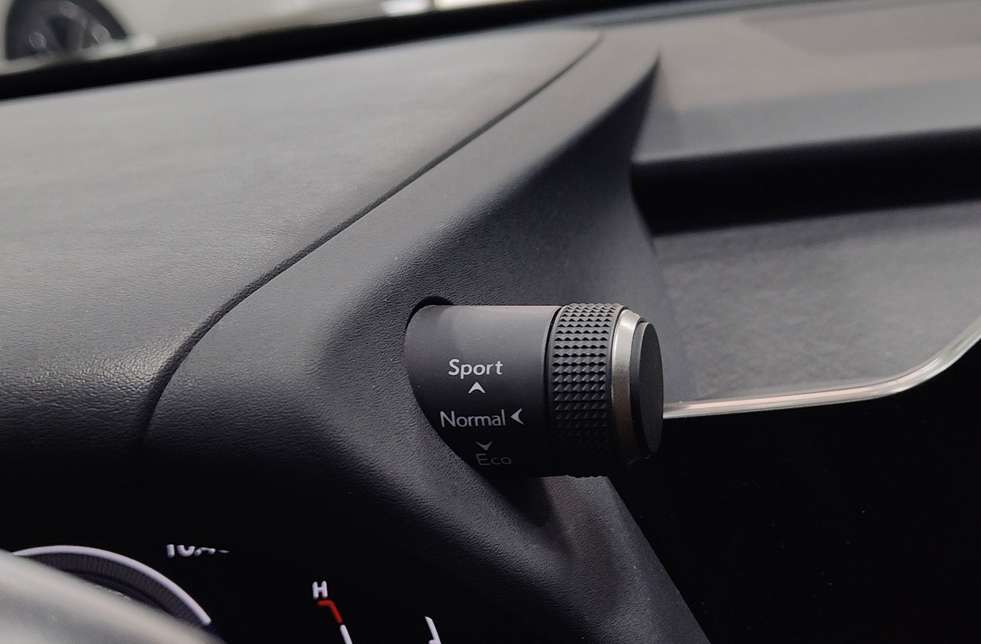 Lexus UX 300h Plus - foto 28