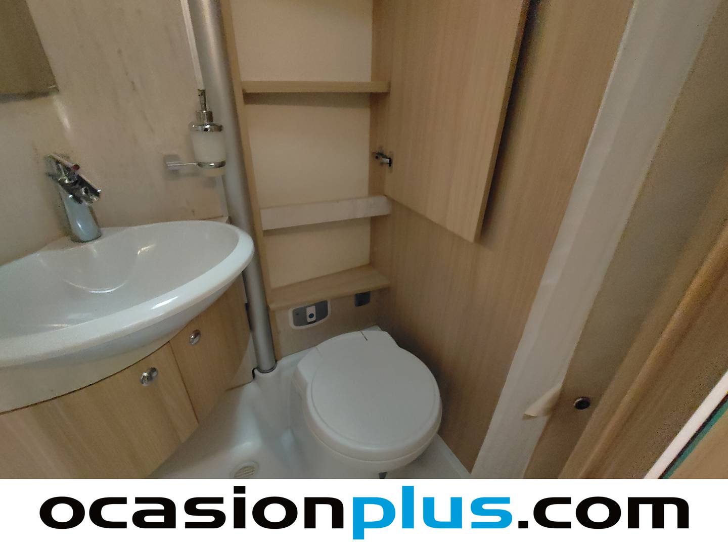 Foto Burstner BT5902 Burstner BT5902 BT5902 Travel Van T-590 (150 CV) 4 Plazas