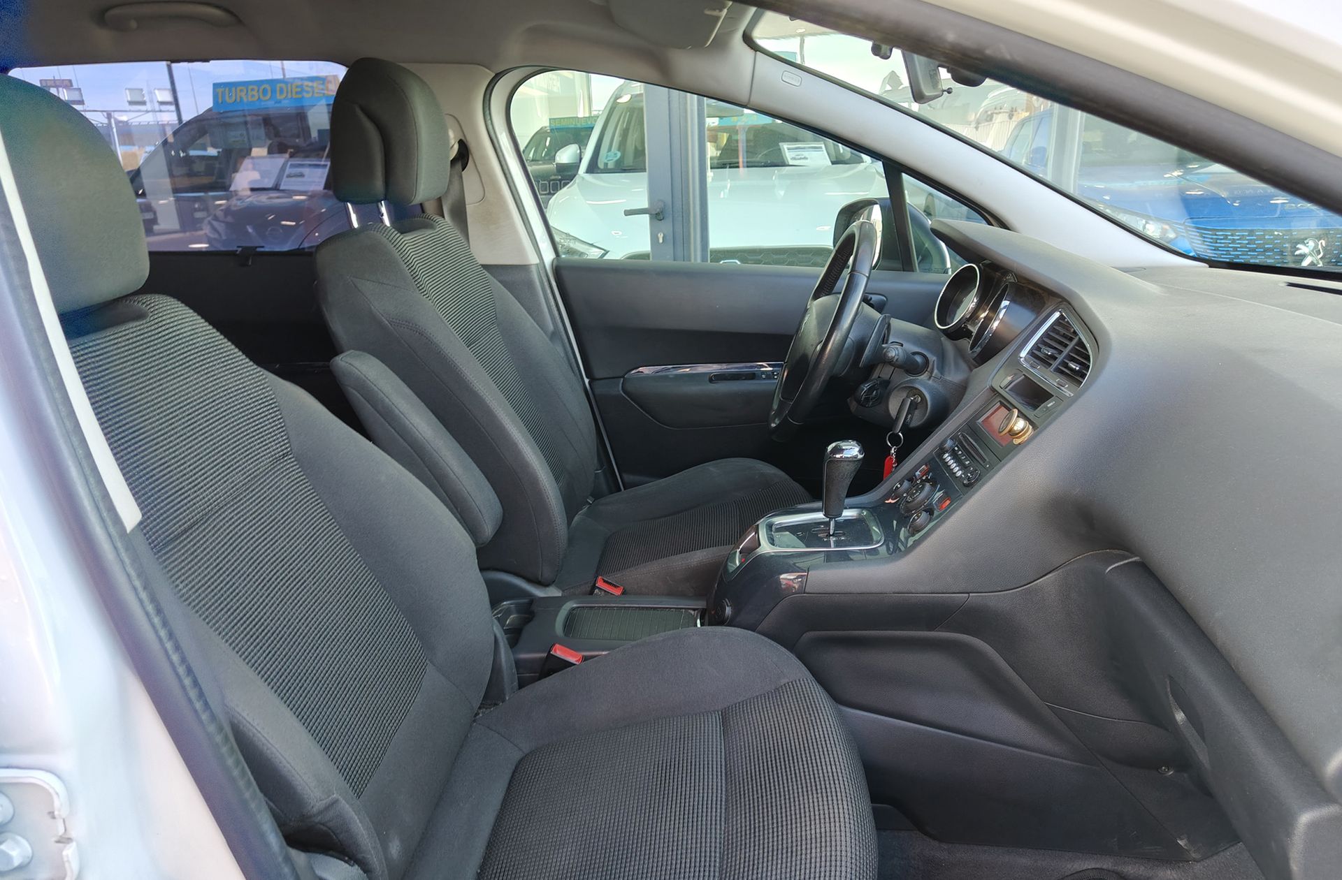Peugeot 5008 1.6 e-HDI Active FAP ETG6 Blue Lion 7 plazas - foto 17