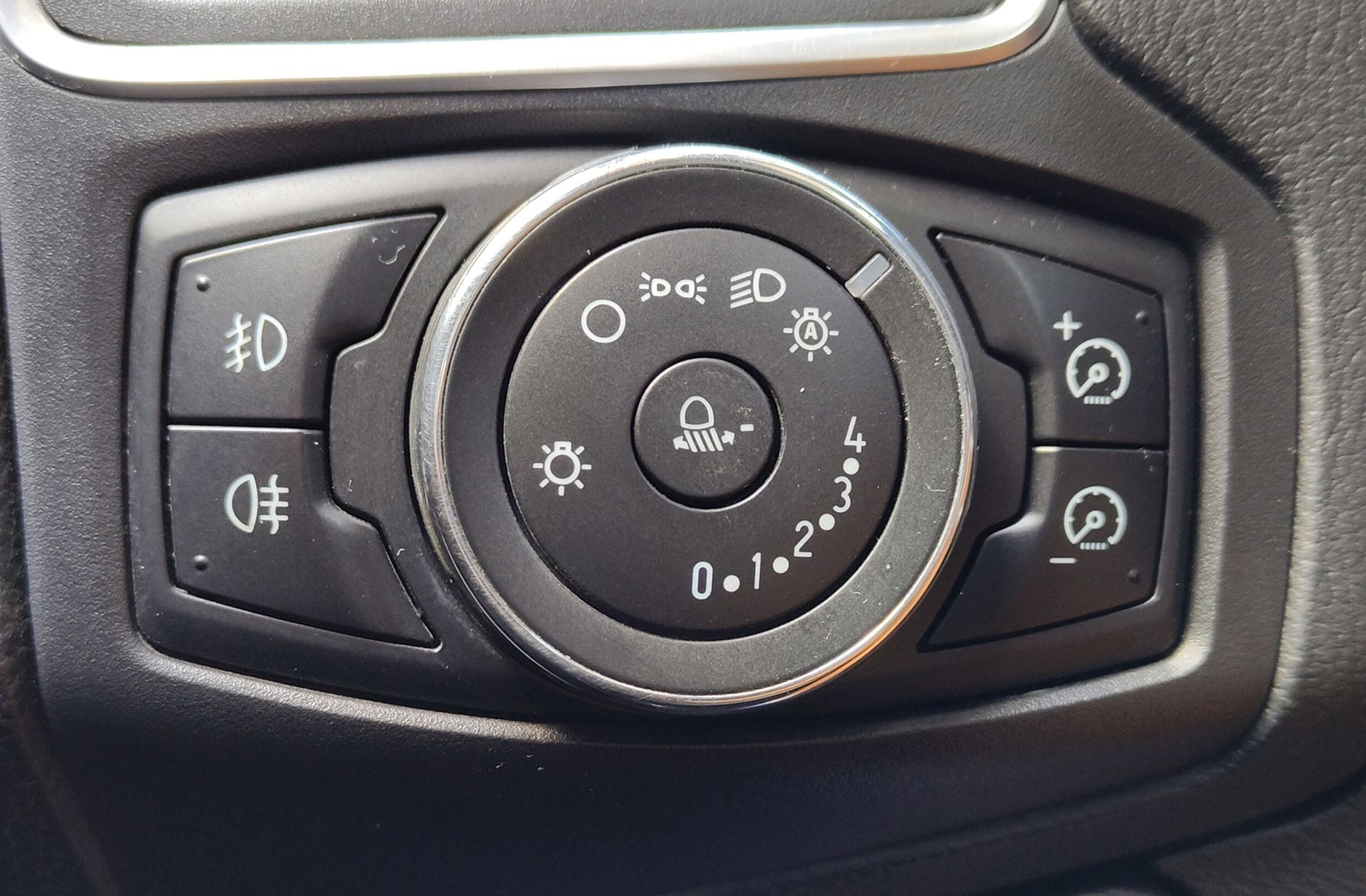 Ford Focus 1.0 EcoBoost Trend - foto 19