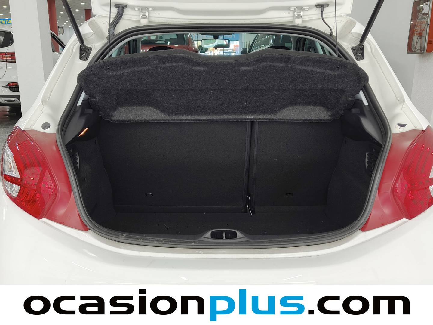 Foto asientos delanteros Peugeot 208 Peugeot 208 1.2 VTi Active (82 CV)