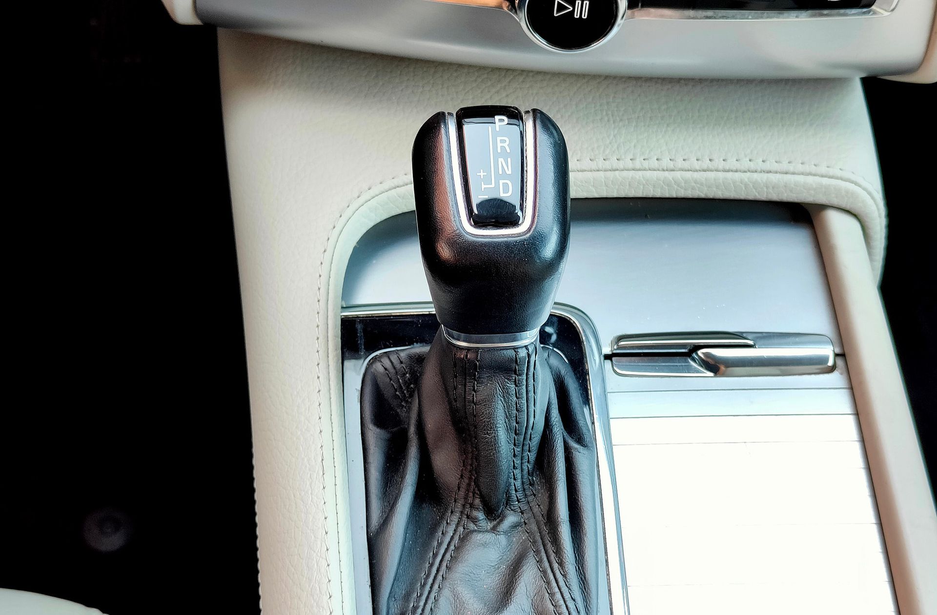 Volvo XC90 T5 Momentum AWD 7 plazas - foto 5