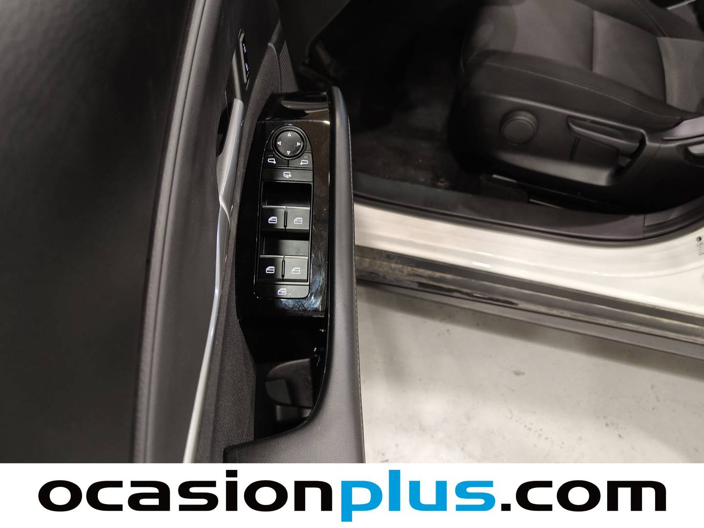 Foto Mazda CX-30 Mazda CX-30 2.5 e-Skyactive G MHEV Prime-Line AT (140 CV)