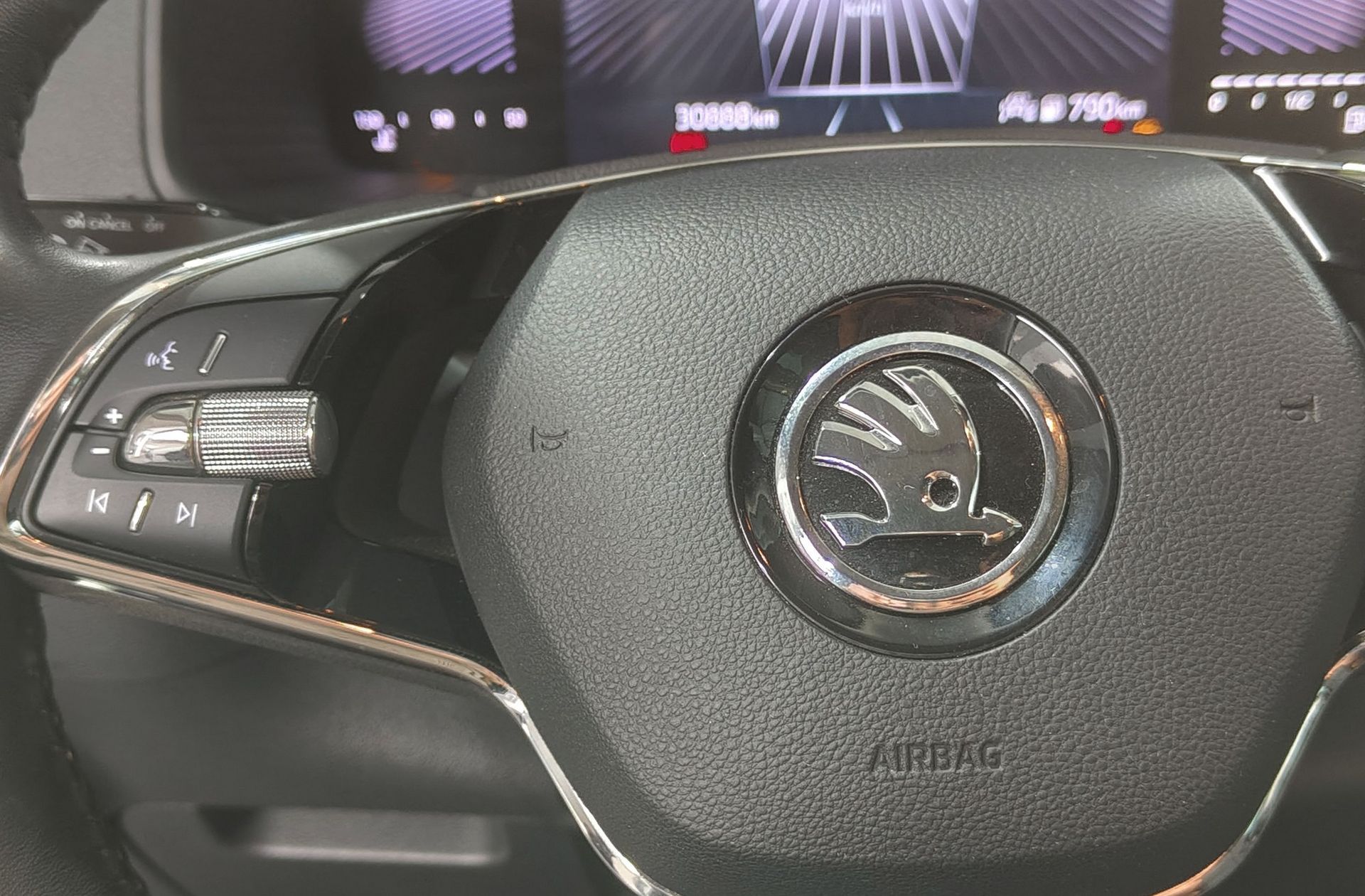 Škoda Karoq 2.0 TDI Selection - foto 26
