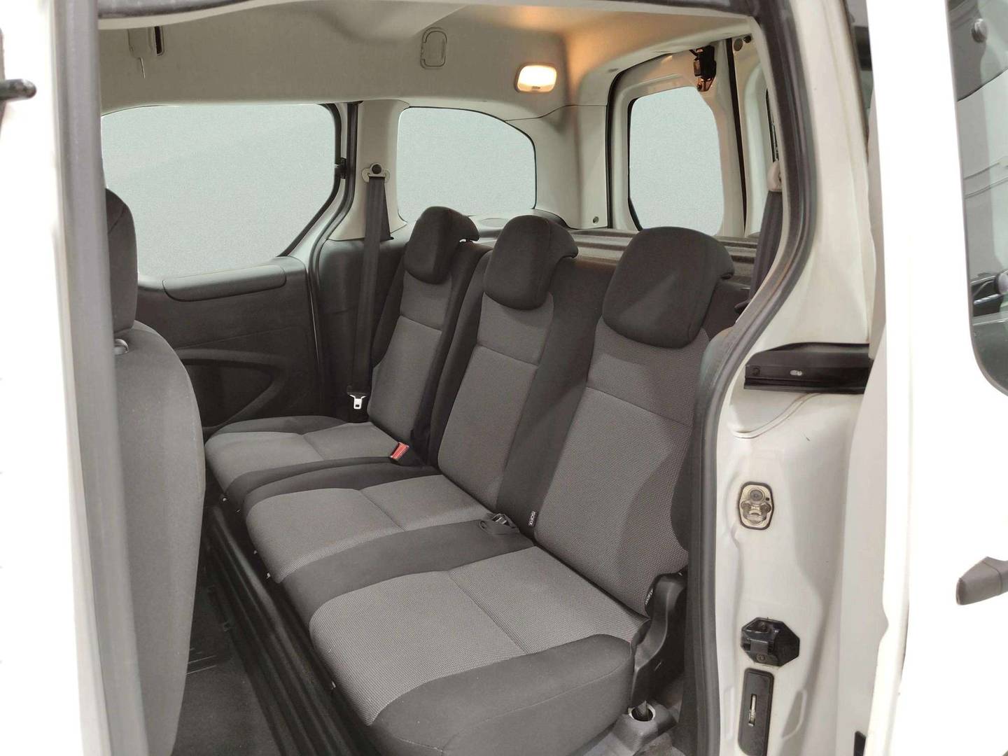 Foto asientos traseros Peugeot Partner Peugeot Partner Tepee BlueHDi 100 Access (100 CV)