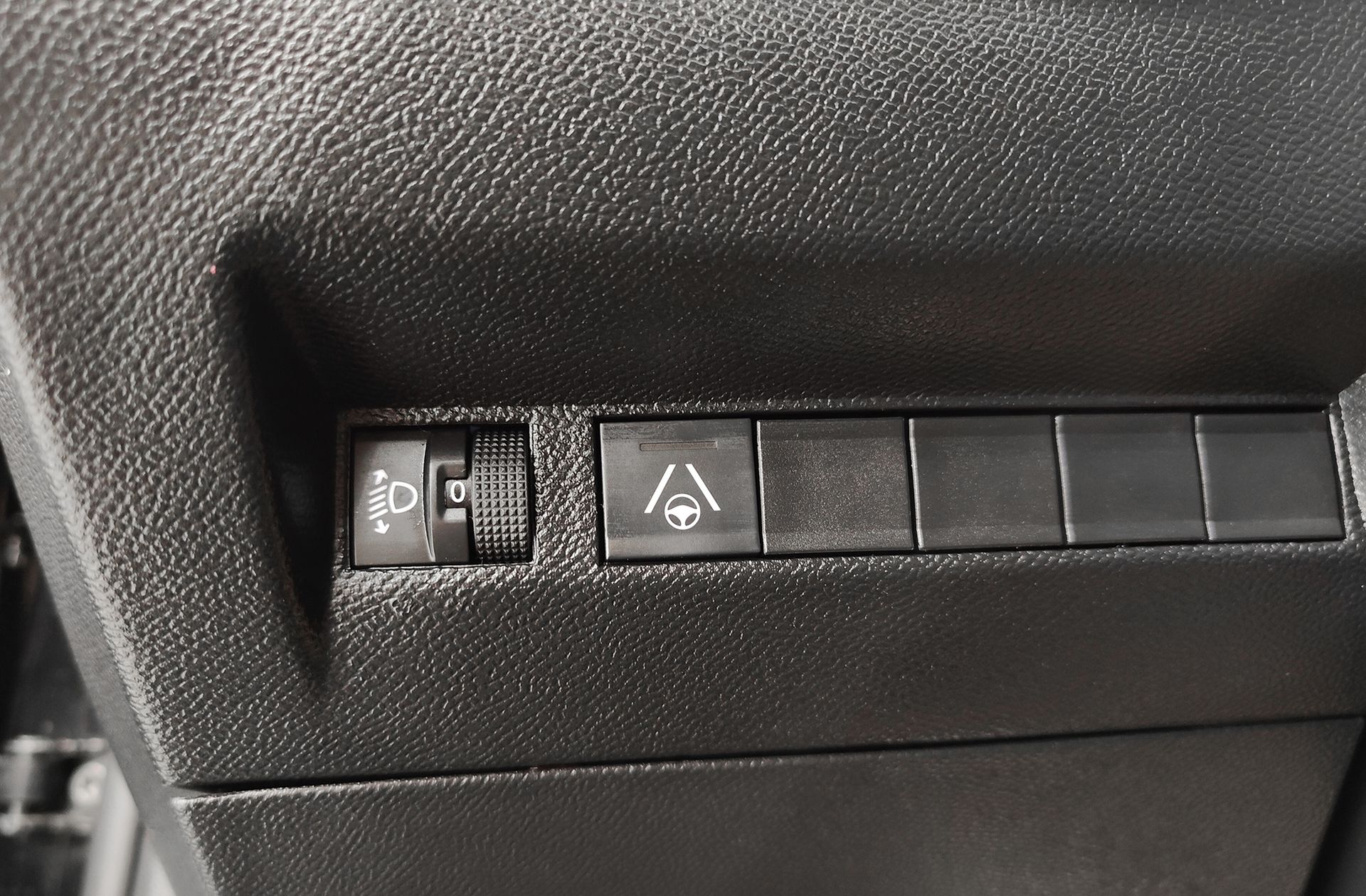 Peugeot 2008 Allure Hybrid eDCS6 - foto 25