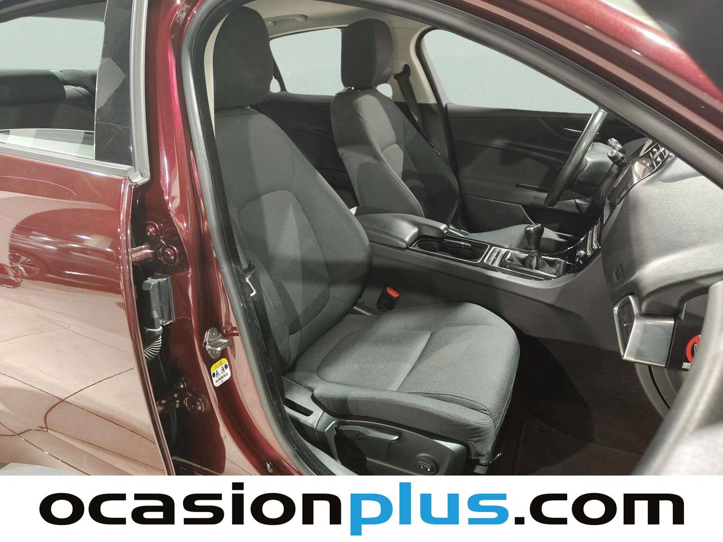 Foto Jaguar XE Jaguar XE 2.0 Diesel XE-Pure RWD (180 CV)