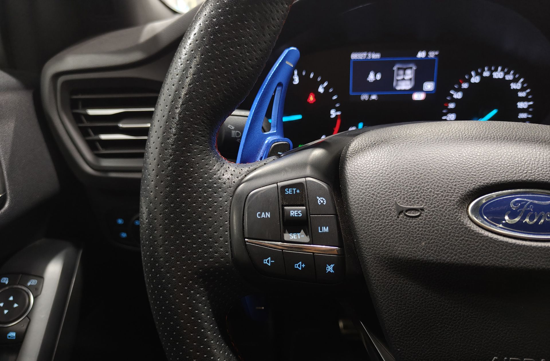 Ford Focus 1.5 EcoBlue ST-Line - foto 30