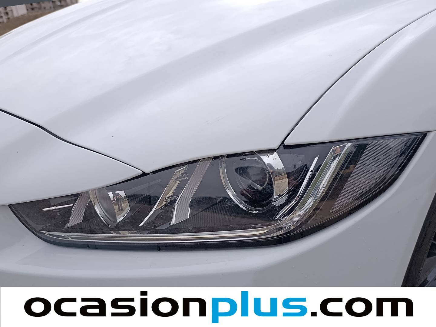 Foto Jaguar XE Jaguar XE 2.0 Diesel R-Sport RWD Auto (180 CV)